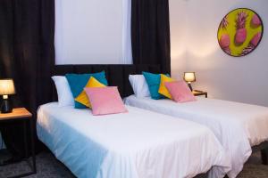 Postel nebo postele na pokoji v ubytování The PopCity Hotel