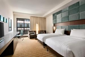 Postel nebo postele na pokoji v ubytování Traders Hotel, Abu Dhabi