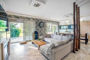 A television and/or entertainment centre at Spa Villa34 Family resort Renew, Relax, Revitalise