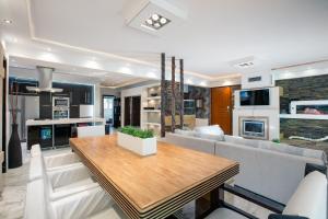 A kitchen or kitchenette at Spa Villa34 Family resort Renew, Relax, Revitalise
