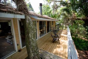 Gallery image of Riverfront Treetop Bungalow in Homosassa