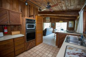 A kitchen or kitchenette at Riverfront Treetop Bungalow