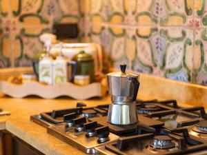 A kitchen or kitchenette at Angolo di paradiso sul mare