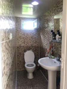 A bathroom at Ciuri's Guesthouse