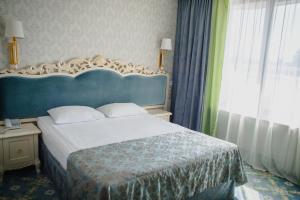 Postel nebo postele na pokoji v ubytování Olympic Hotel