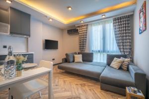 TV a/nebo společenská místnost v ubytování Meyde Boutique Suites