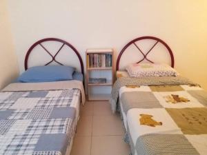 Katil atau katil-katil dalam bilik di AiDan Homestay di Gambang