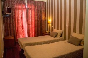 Säng eller sängar i ett rum på Hotel Varandazul
