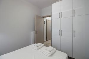 Posteľ alebo postele v izbe v ubytovaní FLOW - White Tower Two Bedroom Suite