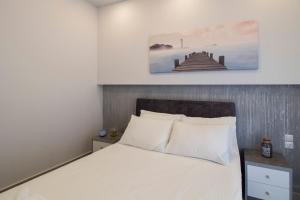 Posteľ alebo postele v izbe v ubytovaní FLOW - White Tower Two Bedroom Suite
