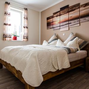 a bedroom with a bed with white sheets and a window at Ferienwohnung/Businessapartment in Wolframs-Eschenbach