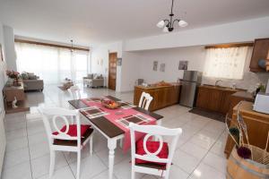 Köök või kööginurk majutusasutuses KOS Family House