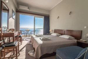 Postel nebo postele na pokoji v ubytování Hotel Cokkinis