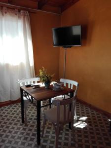 Televízia a/alebo spoločenská miestnosť v ubytovaní La Rueca