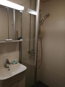 a bathroom with a shower and a sink at Laajavuori Apartment in Jyväskylä