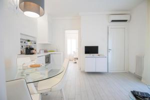 Gallery image of White Apartment in Forte dei Marmi