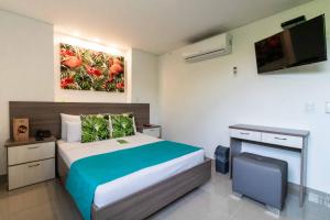 מיטה או מיטות בחדר ב-Lleras Green Hotel
