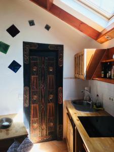 A kitchen or kitchenette at Casa Bonita Még 13 kép