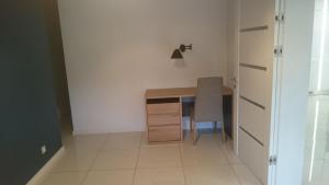 a small room with a desk and a chair at Apartament Dębowiec in Bielsko-Biala