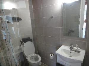 Koupelna v ubytování Bungalow Las Américas Beach and Night + 41 fotografií