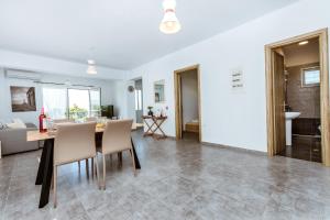 Fotografia z galérie ubytovania Martimi Apartments - 200M from Drapanias Beach - Pool - Hot Tub - Sauna - BBQ v destinácii Kissamos