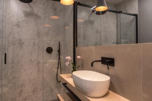 A bathroom at Domus Alberico