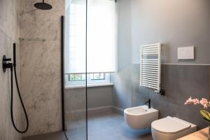 A bathroom at Domus Alberico