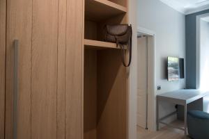 A television and/or entertainment centre at Domus Alberico