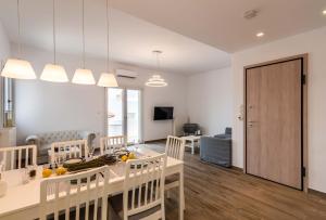 Gallery image of White Rock Milos Suites in Adamas