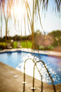 Bazén v ubytovaní Martimi Apartments - 200M from Drapanias Beach - Pool - Hot Tub - Sauna - BBQ alebo v jeho blízkosti