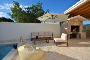 Fotografie z fotogalerie ubytování Apartment Zeljko - with pool v destinaci Marina