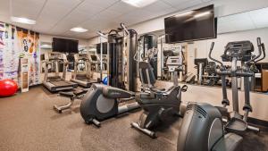 The fitness centre and/or fitness facilities at Best Western Plus Hudson I-94