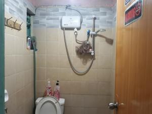 Koupelna v ubytování CV Bed n Bath + 37 fotografií