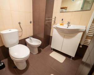 Ένα μπάνιο στο Cro Behar 1 Apartment +27 φωτογραφίες