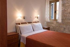 Postel nebo postele na pokoji v ubytování Enastron Villas