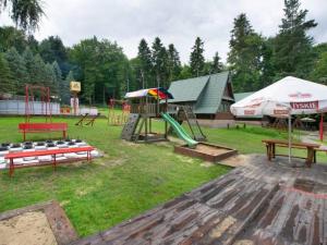 Ο χώρος παιχνιδιού για παιδιά στο Ośrodek Pszczółka Krasnobród