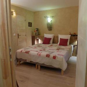 Maison d'hôtes Une hirondelle en Provence客房内的一张或多张床位