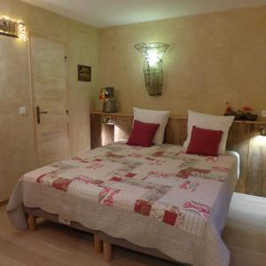 Maison d'hôtes Une hirondelle en Provence客房内的一张或多张床位