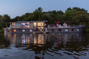 Foto dalla galleria di La Rivière House - Péniche Carpe Diem a Nantes