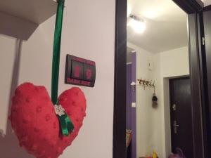 Televízia a/alebo spoločenská miestnosť v ubytovaní Wyjątkowy apartament w sercu Piły