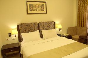 Letto o letti in una camera di Pramod Convention & Club Resort