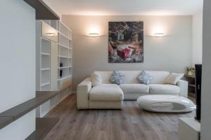 A seating area at Apartment old wall Como center