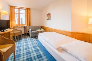 Tempat tidur dalam kamar di Hotel Am Nockherberg