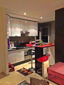 Kuhinja ili čajna kuhinja u objektu Cozy & Luxurious apartment with seaview