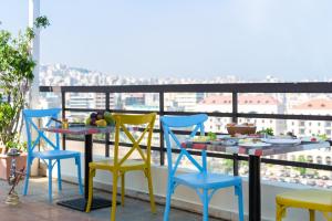 Ein Balkon oder eine Terrasse in der Unterkunft Madisson Hotel