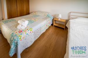 A bed or beds in a room at Casa da Barra