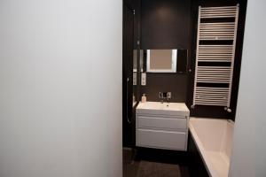 Een badkamer bij Amsterdam city center apartments