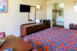 a hotel room with a bed and a desk at SPRINGWOOD HOTEL, Opelika I-85 Columbus Pkwy in Opelika
