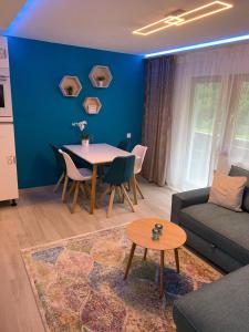 a living room with a table and a blue wall at Natal Gian in Ischgl