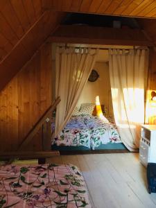 a small room with a bed in a attic at Domek nad jeziorem Otalżyno in Pomieczyno